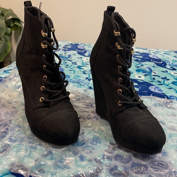 Black & Gold Forever 21 Wedged Booties - Picture 2 of 7